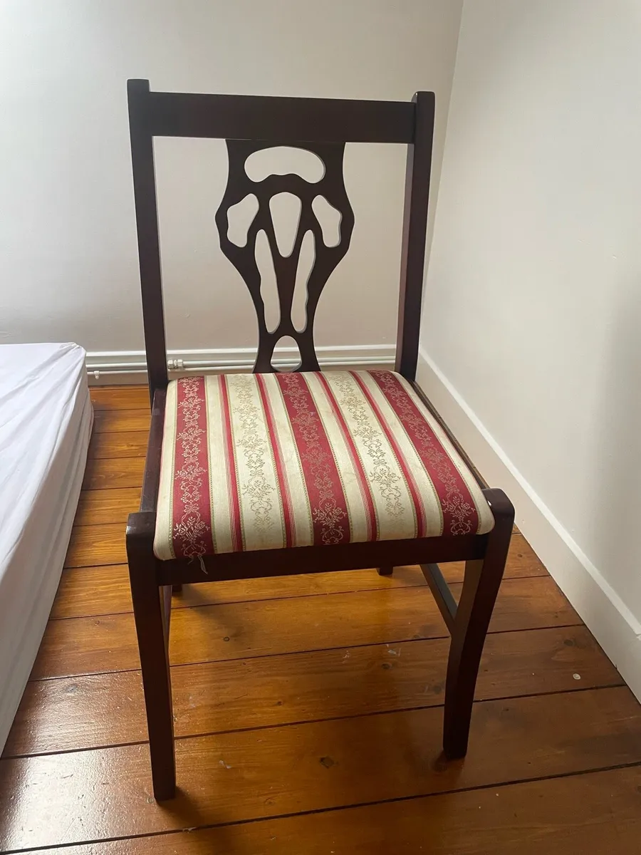 SALE: Mahogany extendable dining table and chairs - Image 3