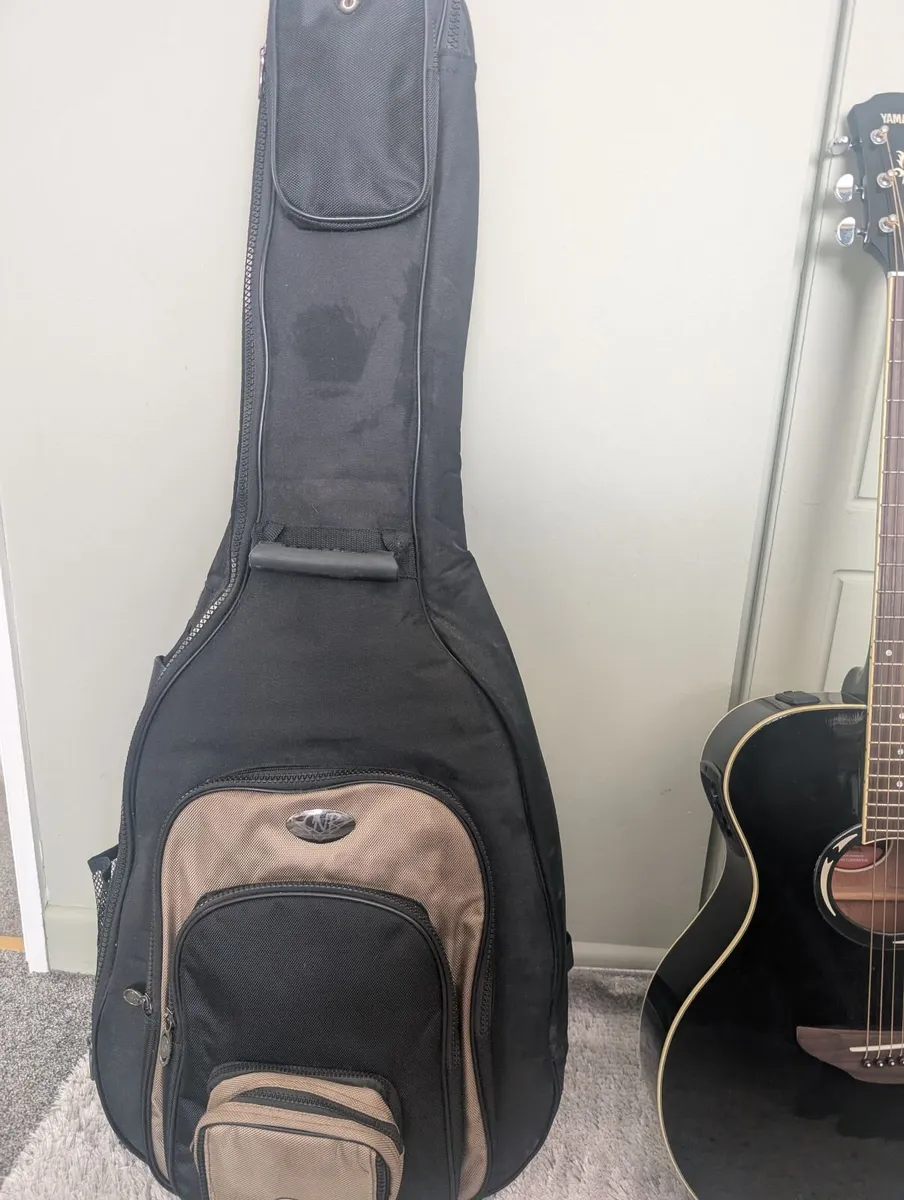 YAMAHA APX500II Guitar with Case - Image 4