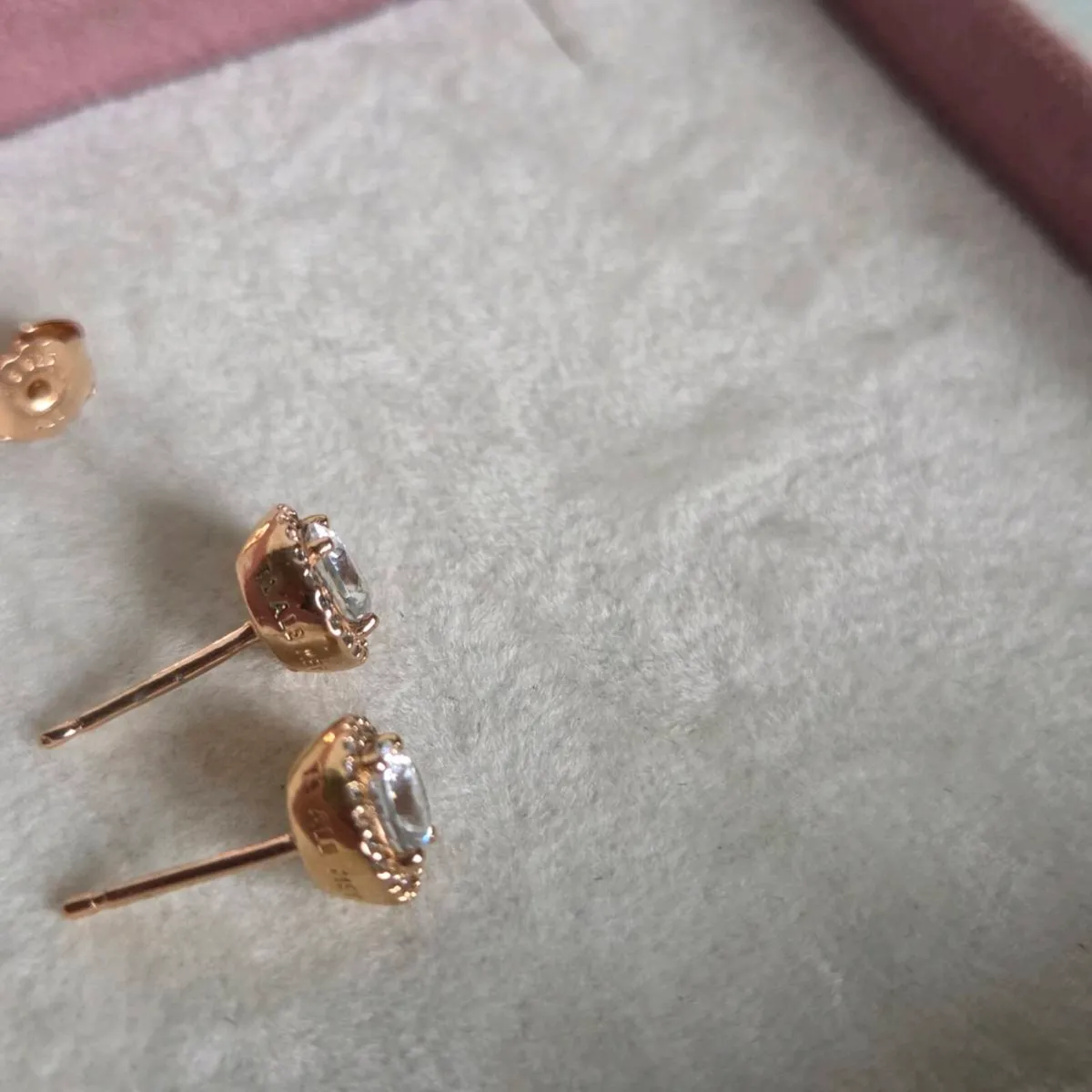 Pandora Earrings halo sparkly  missing one back - Image 4