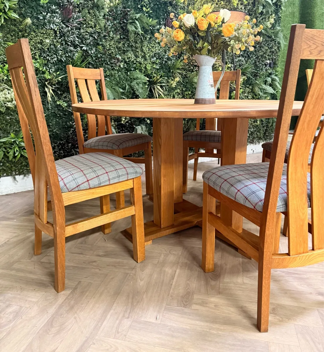 Round solid oak kitchen table & 5 chairs - Image 3