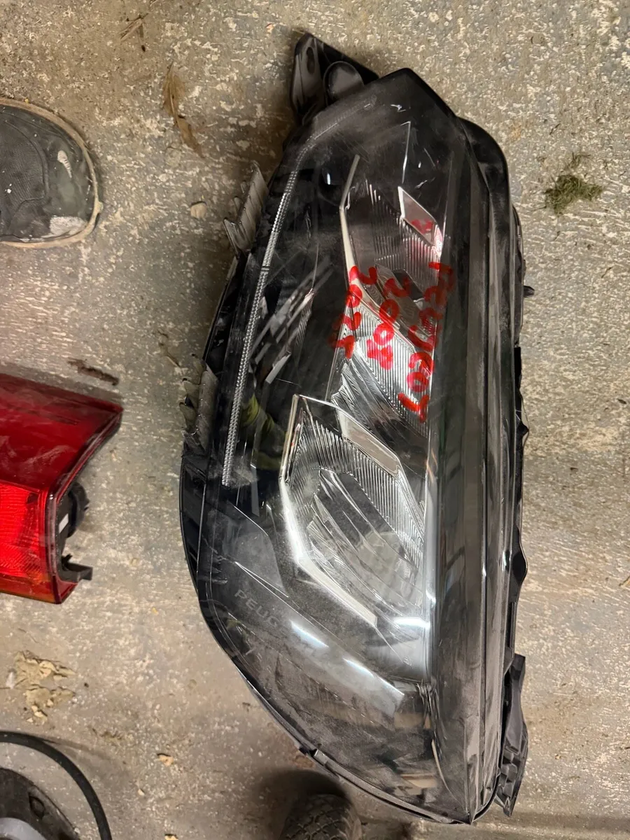 2026 passenger headlight for Renault master - Image 2