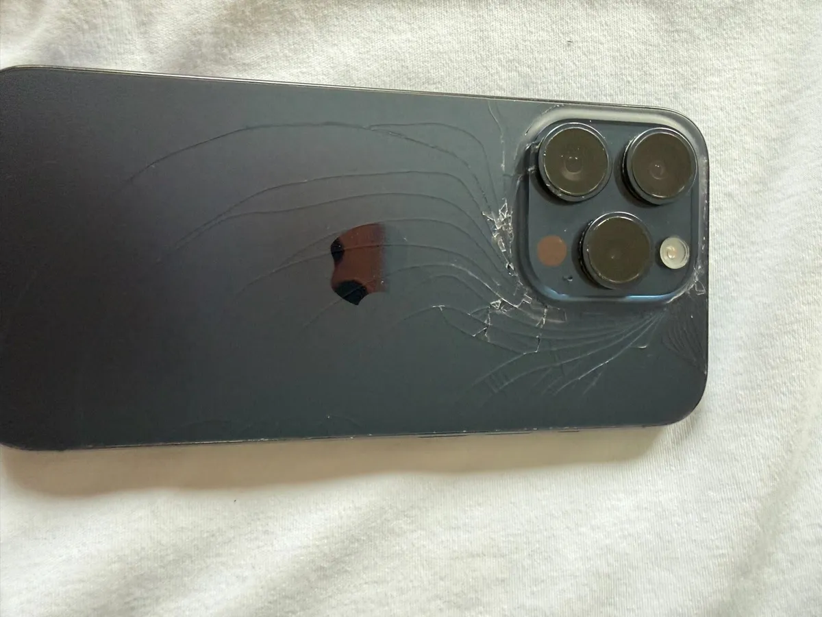 iPhone 15 Pro - Image 2