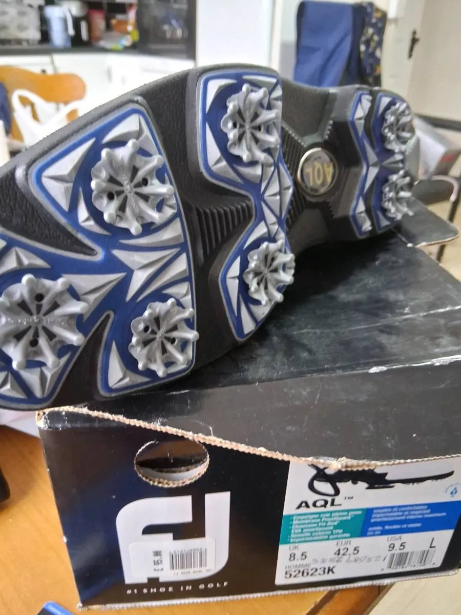 Golf shoes - Image 1