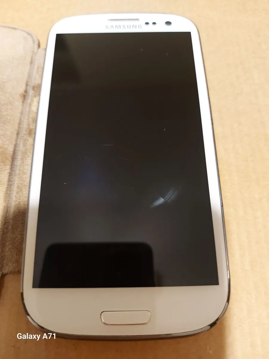 Samsung Galaxy SIII Model GT-I9300, 16GB - Image 2