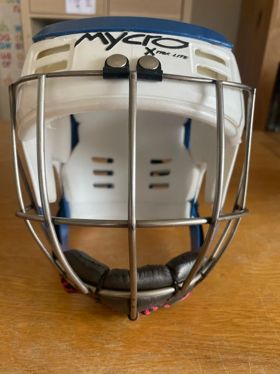 Hurling Helmut - Image 4