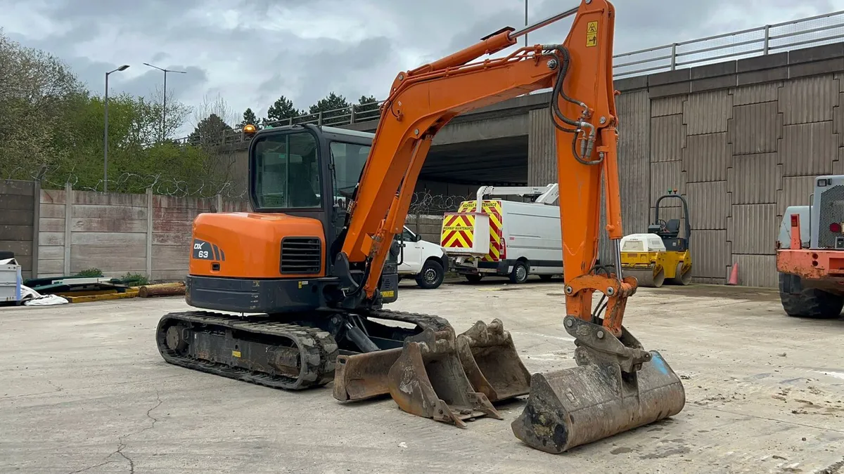 Doosan dx63-3 year 2021 - Image 2