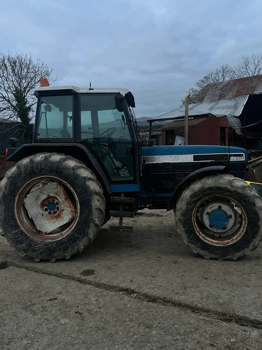 Ford 8240 - Image 1