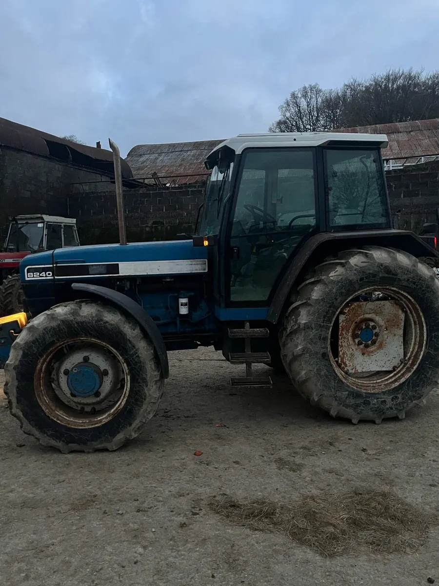 Ford 8240 - Image 2