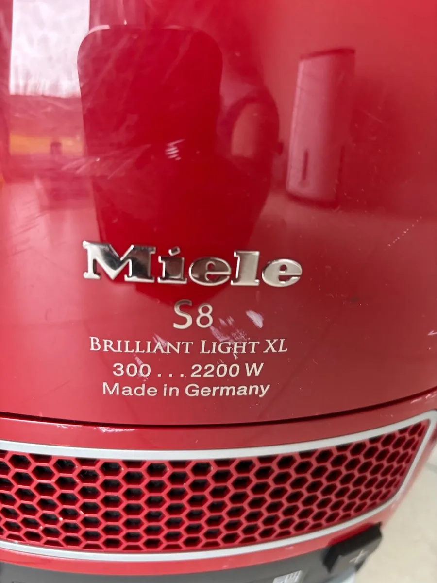 Vacuum cleaner - Image 1