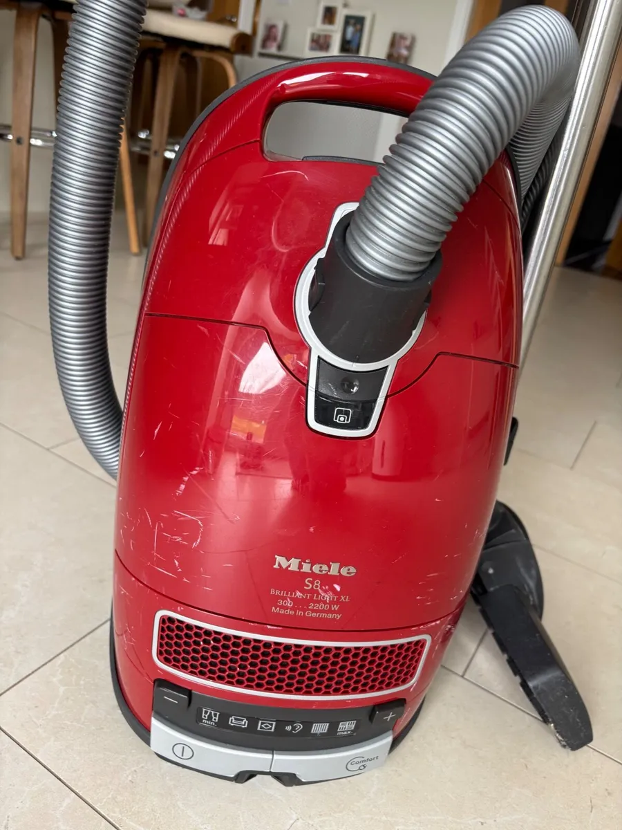 Vacuum cleaner - Image 2