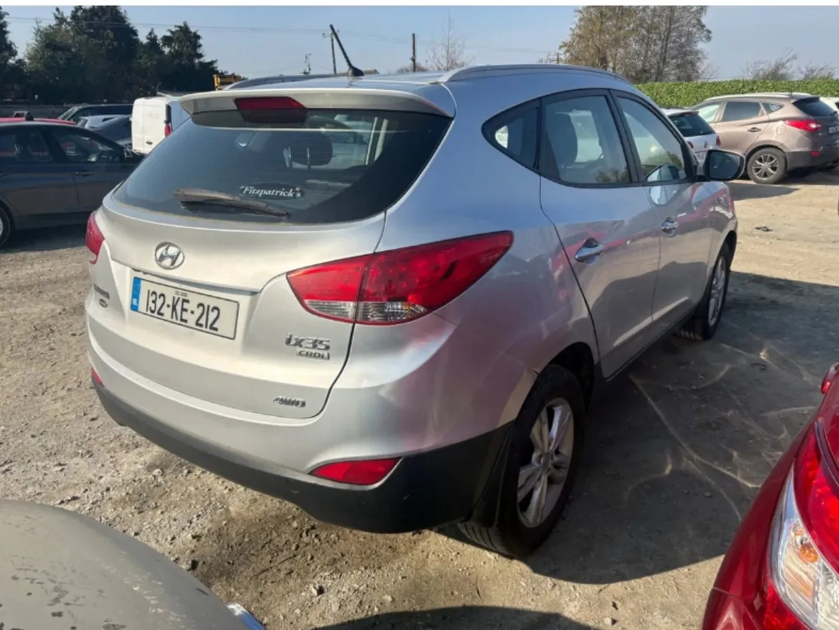 132 Hyundai ix35  1.7 diesel driving - Image 2