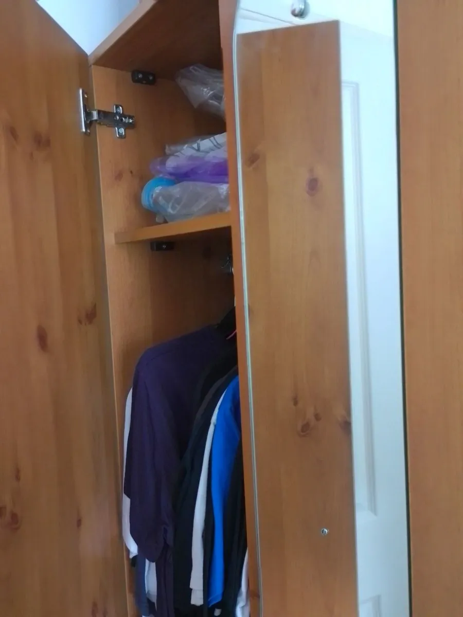 LAMINATED WOODEN WARDROBE WITH CENTRE MIRROR. - Image 3