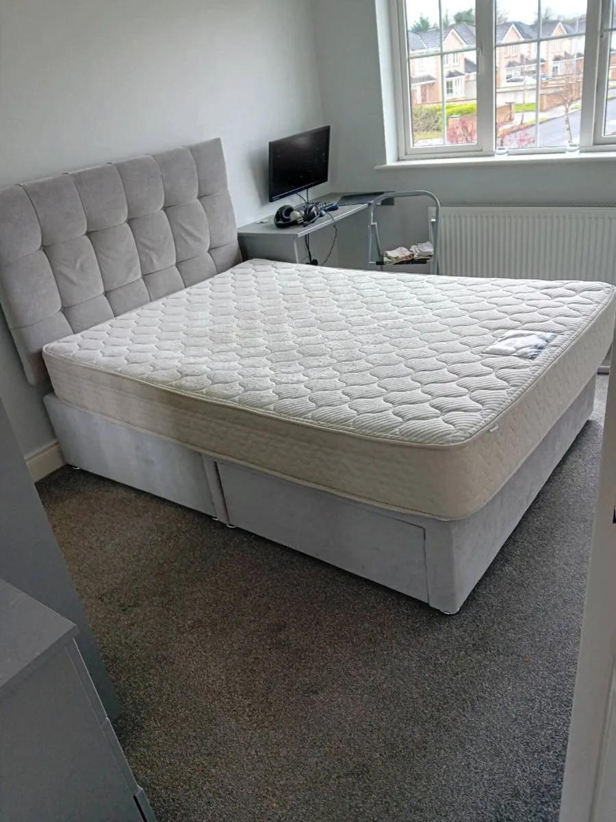 Bed and mattress - Image 2