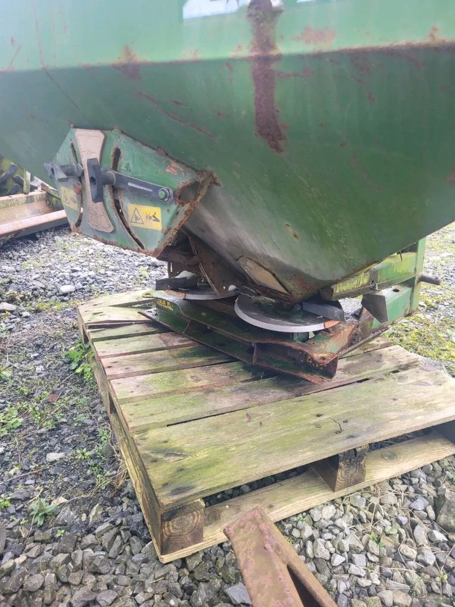 Fertiliser spreader - Image 2