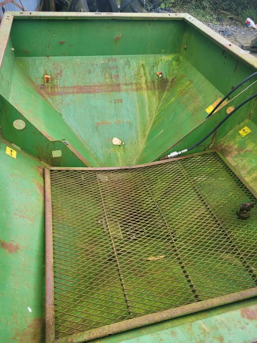 Fertiliser spreader - Image 3