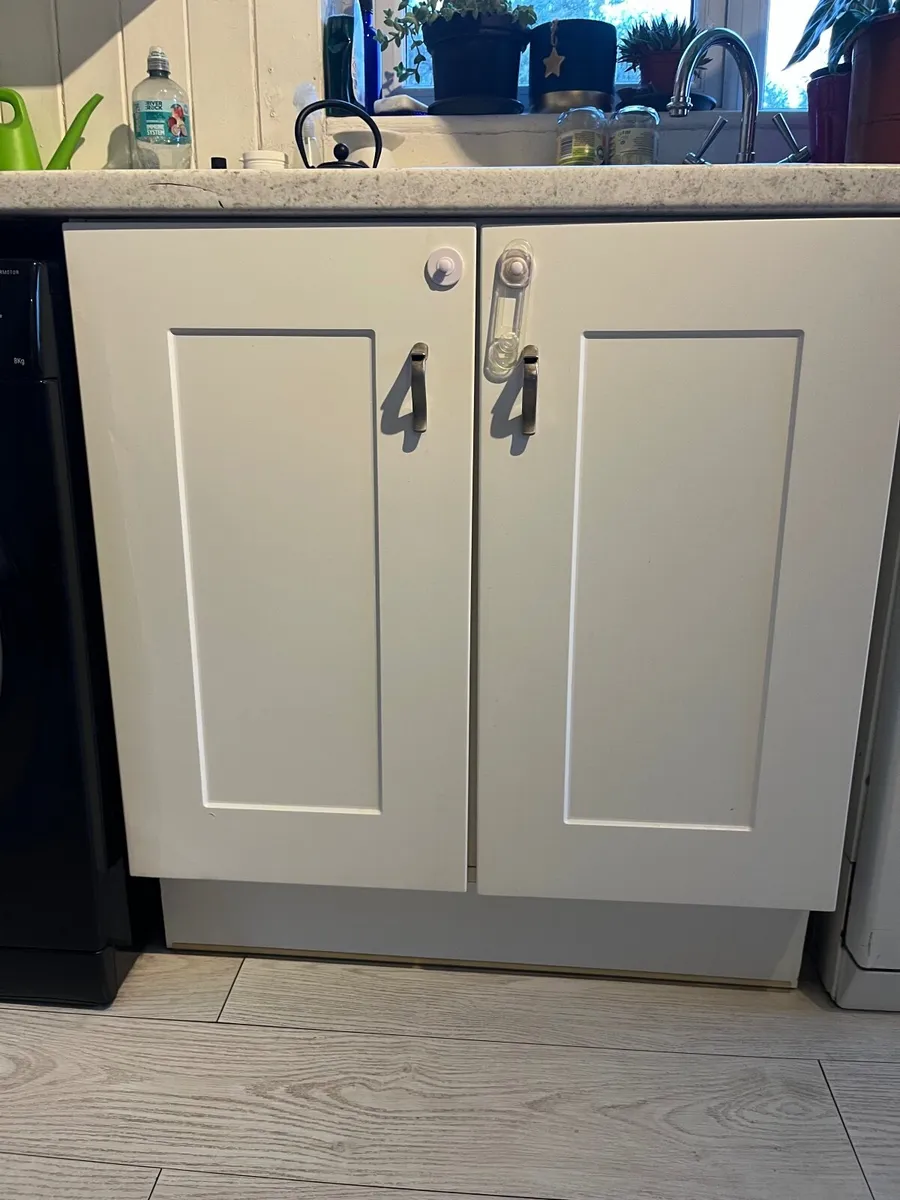 Kitchen cabinets - Image 2