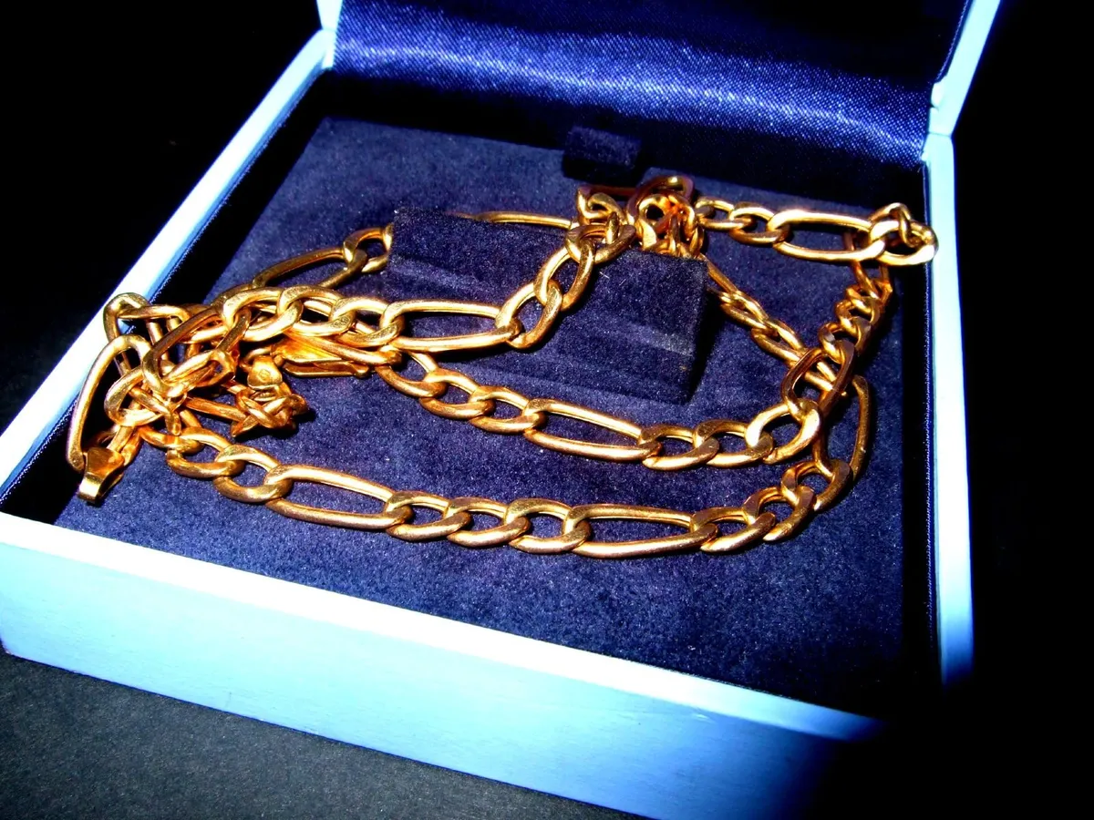 Hallmarked Vintage 9ct Gold Figaro Chain - Image 1
