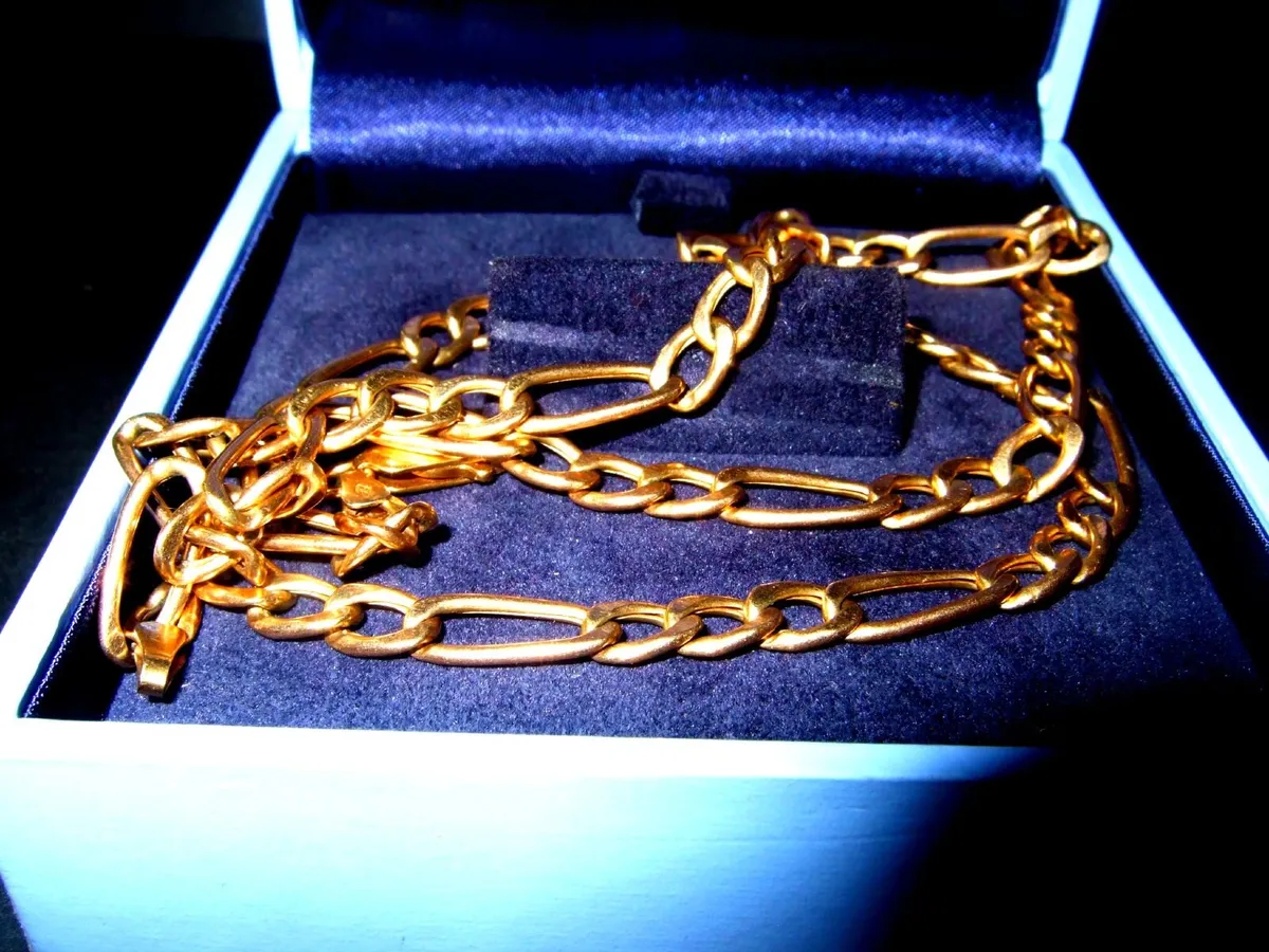 Hallmarked Vintage 9ct Gold Figaro Chain - Image 3