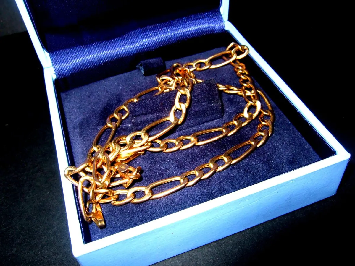 Hallmarked Vintage 9ct Gold Figaro Chain - Image 4