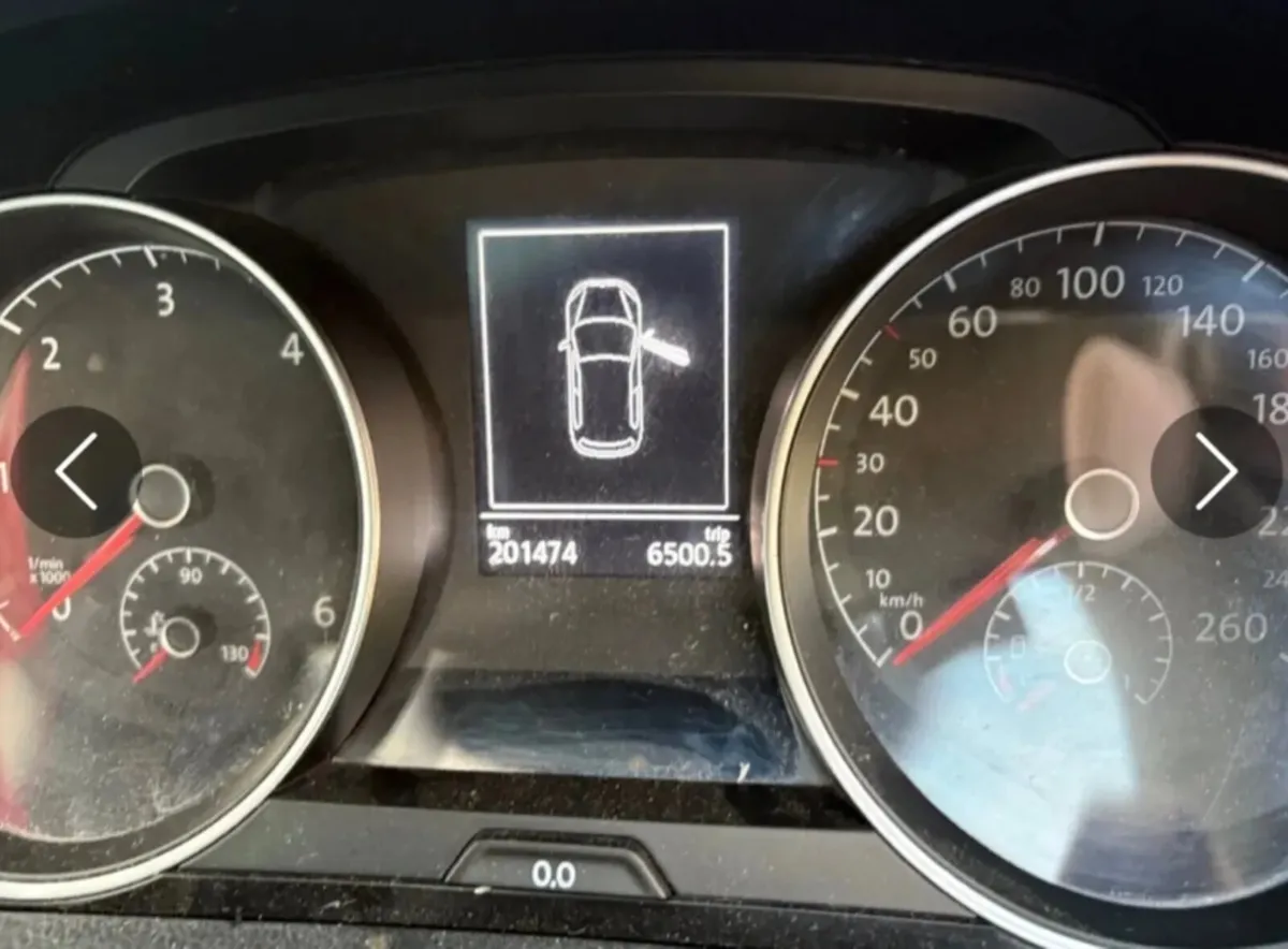 142 Vw Golf 1.6 Tdi Highline Drive Away Trade Sale - Image 3