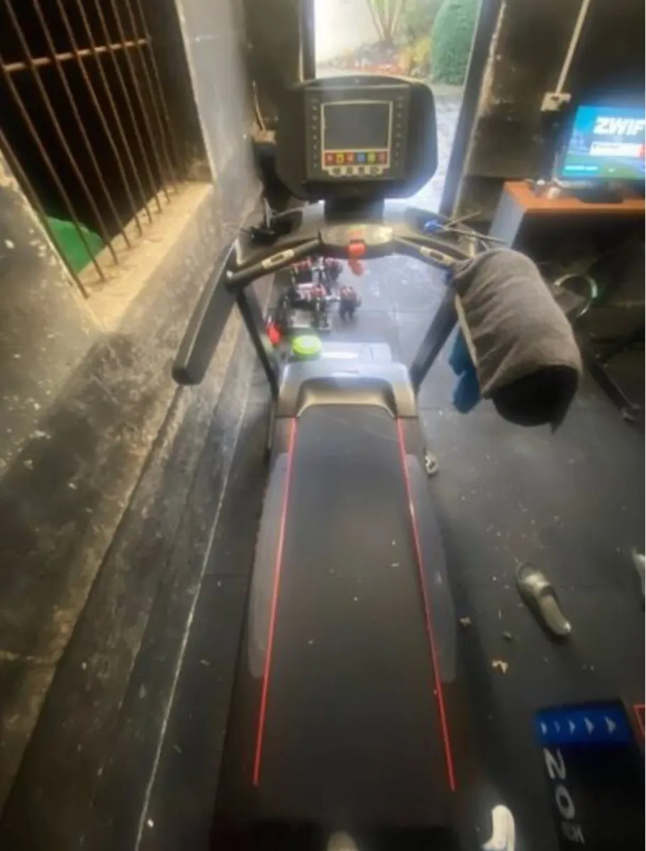 Noble Pro E8.0 bluetooth treadmill - Image 3