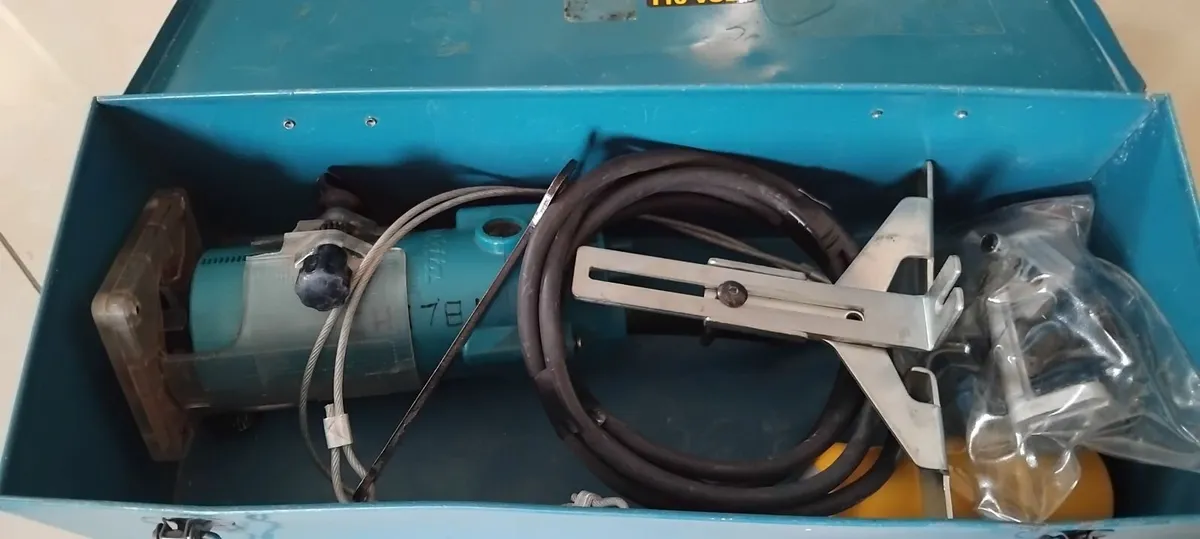 Makita 3703 Laminate Trimmer 110v - Image 3