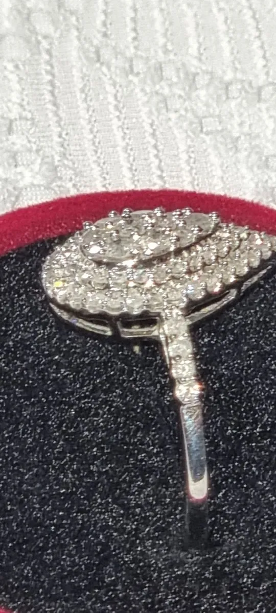 1ct diamond/10carat white gold ring - Image 1