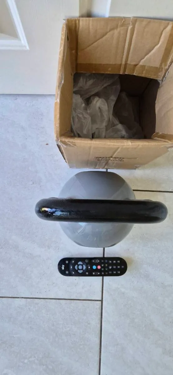 Brand new 28kilo cast iron kettlebell - Image 3