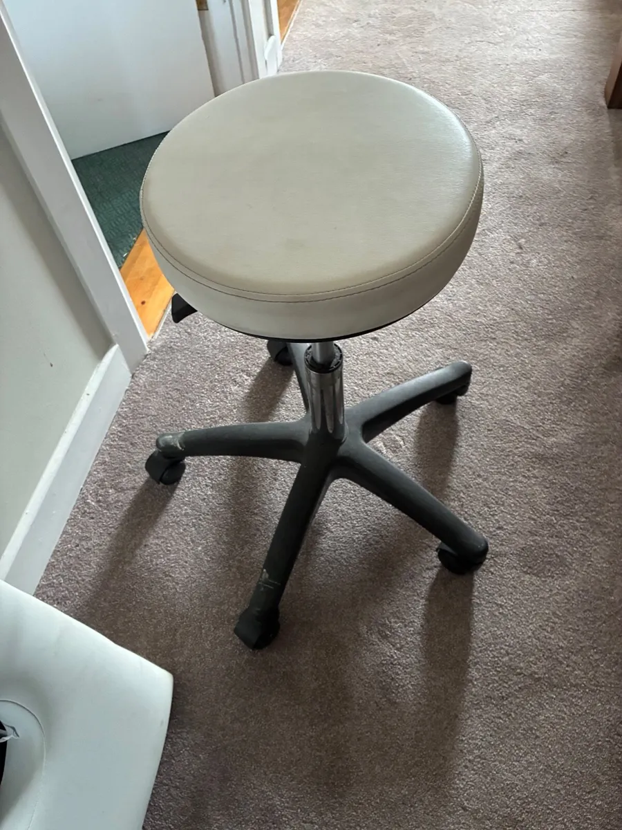 Mobile Massage bed and accessories - Image 3