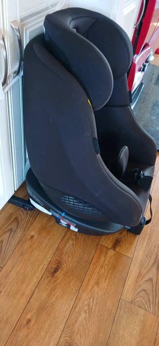 Graco 360° Car seat. - Image 2