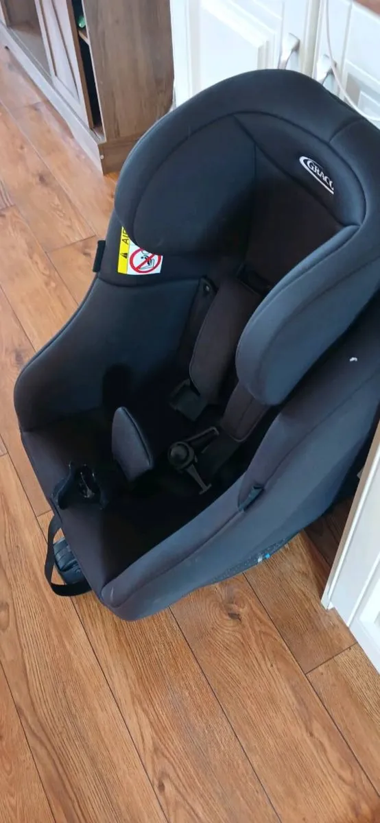 Graco 360° Car seat. - Image 3