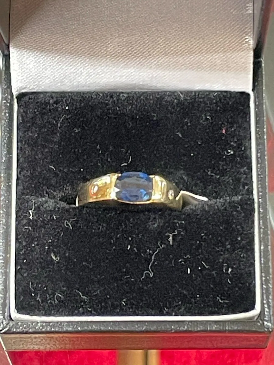 18k golf ring with sapphire and diamonds. - Image 1