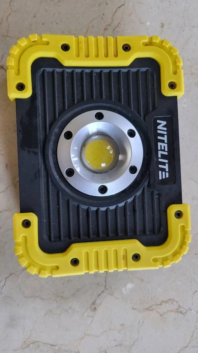 Stand up portable floodlight. - Image 2