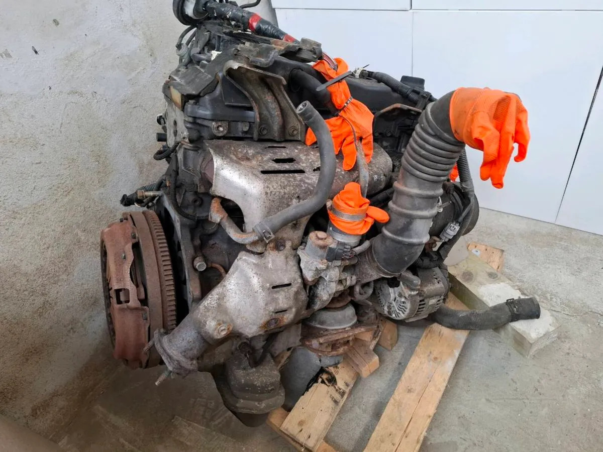 Toyota landcruiser engine - Image 1