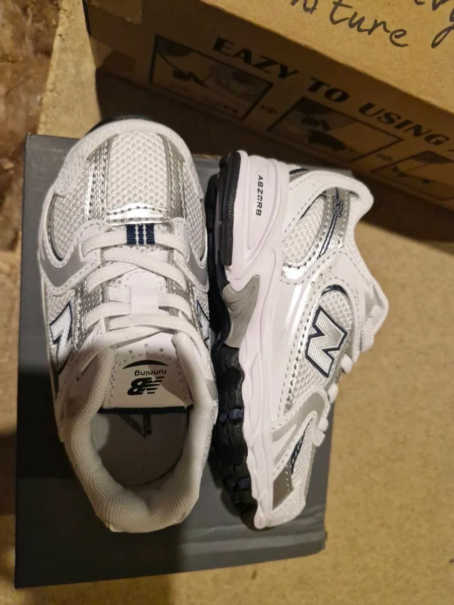 New Balance kids runners Sze 7.5 New - Image 1