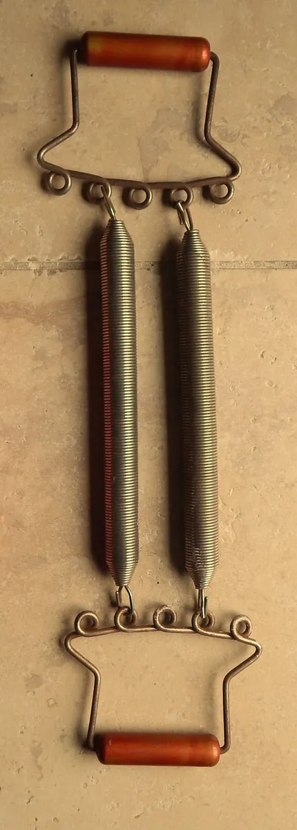 Vintage Mitre Sandow Exerciser/Chest Expander - Image 2