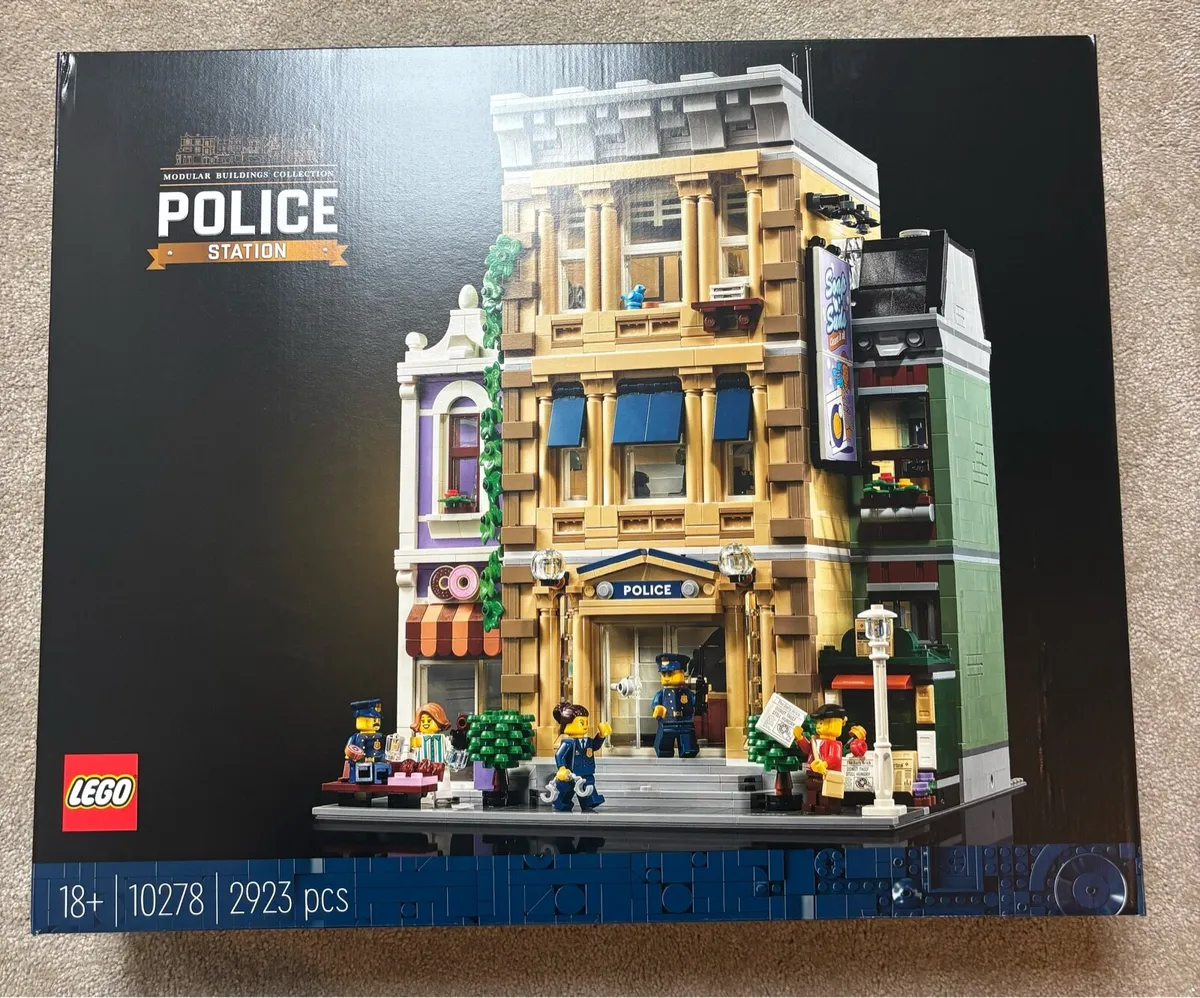 Lego police station 10278