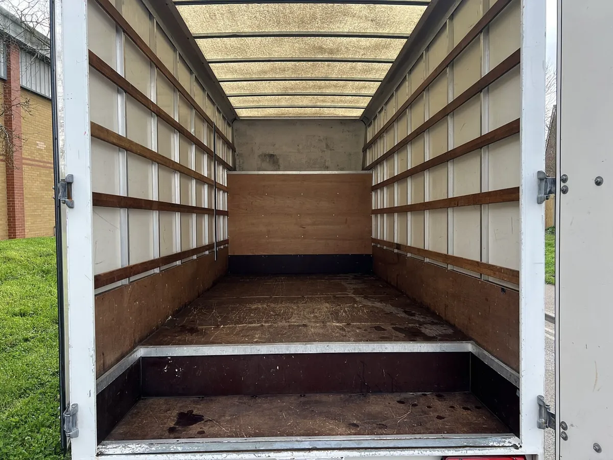 2019 Volkswagen Crafter Luton Box Van - Image 2