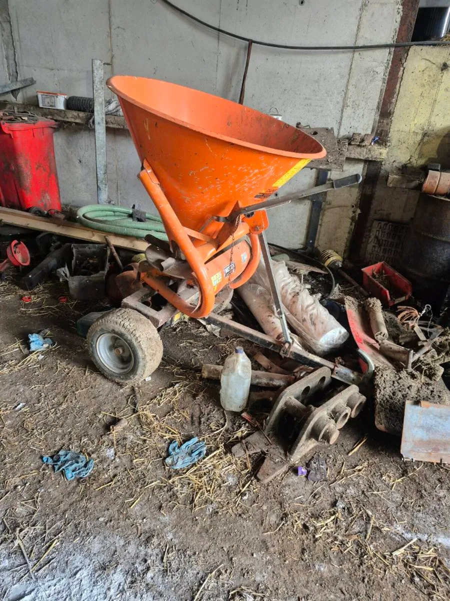 Fertiliser spreader quad - Image 1