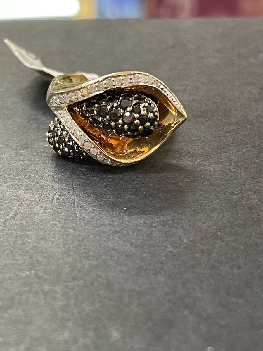 9k gold ring with diamonds and black stones - Image 3