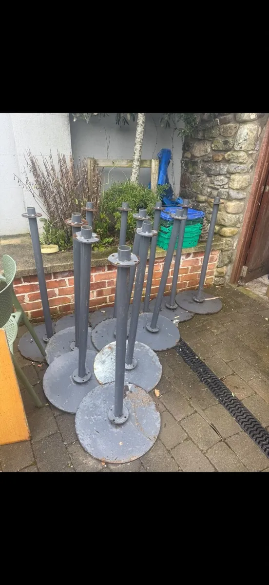 Steel stanchions x 12