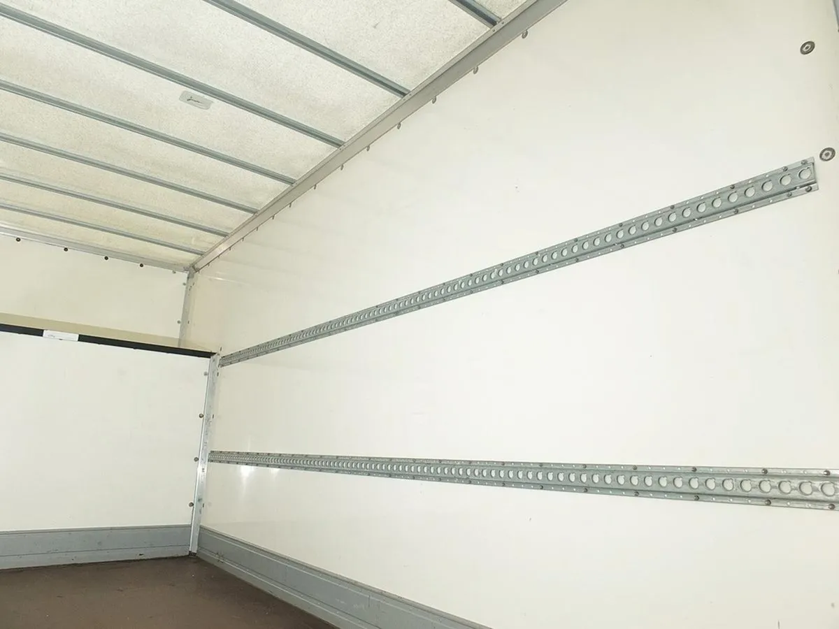 2021 Iveco Daily Luton Box Van - Image 4