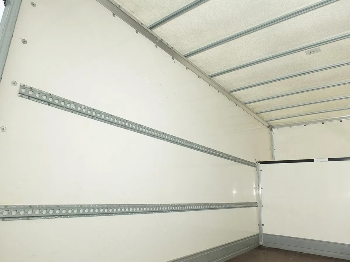 2021 Iveco Daily Luton Box Van - Image 3