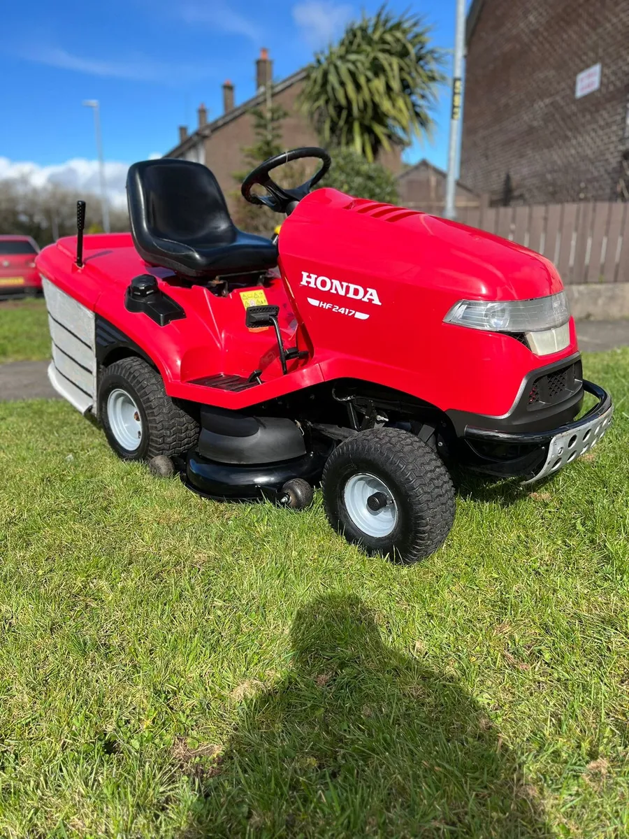 Honda HF2417 petrol ride on lawnmower - Image 1