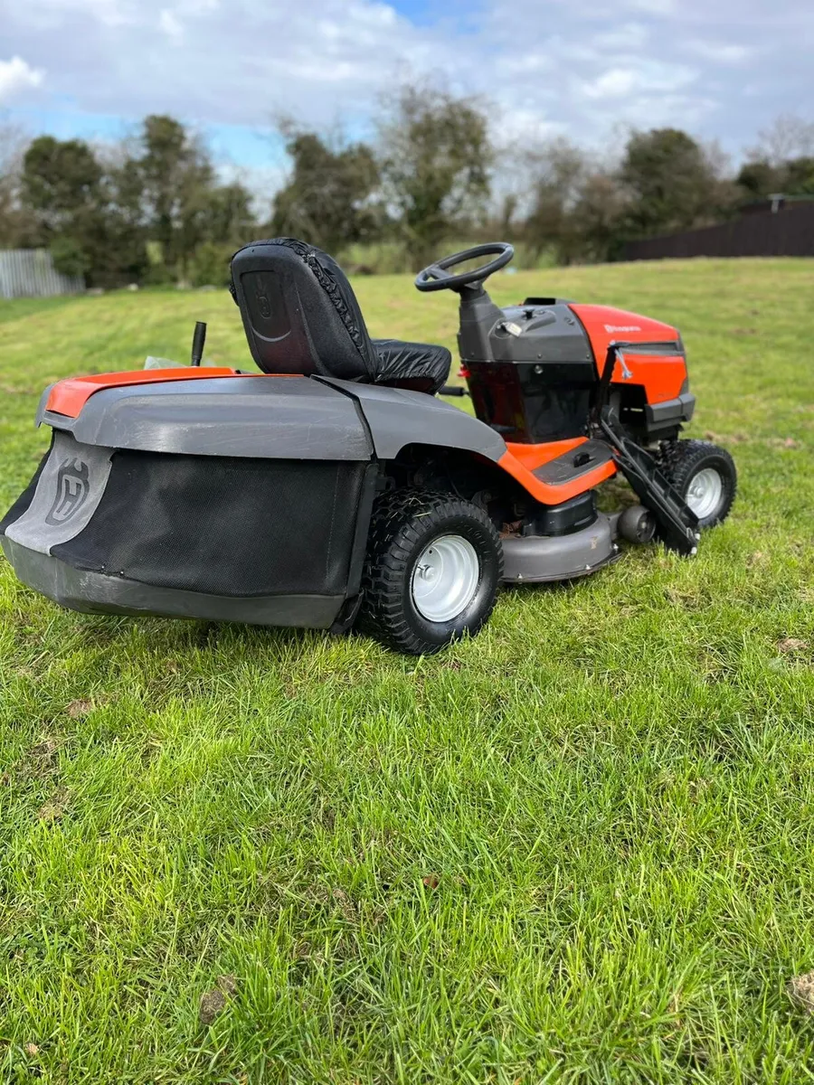 Husquvarna petrol ride on lawnmower - Image 2