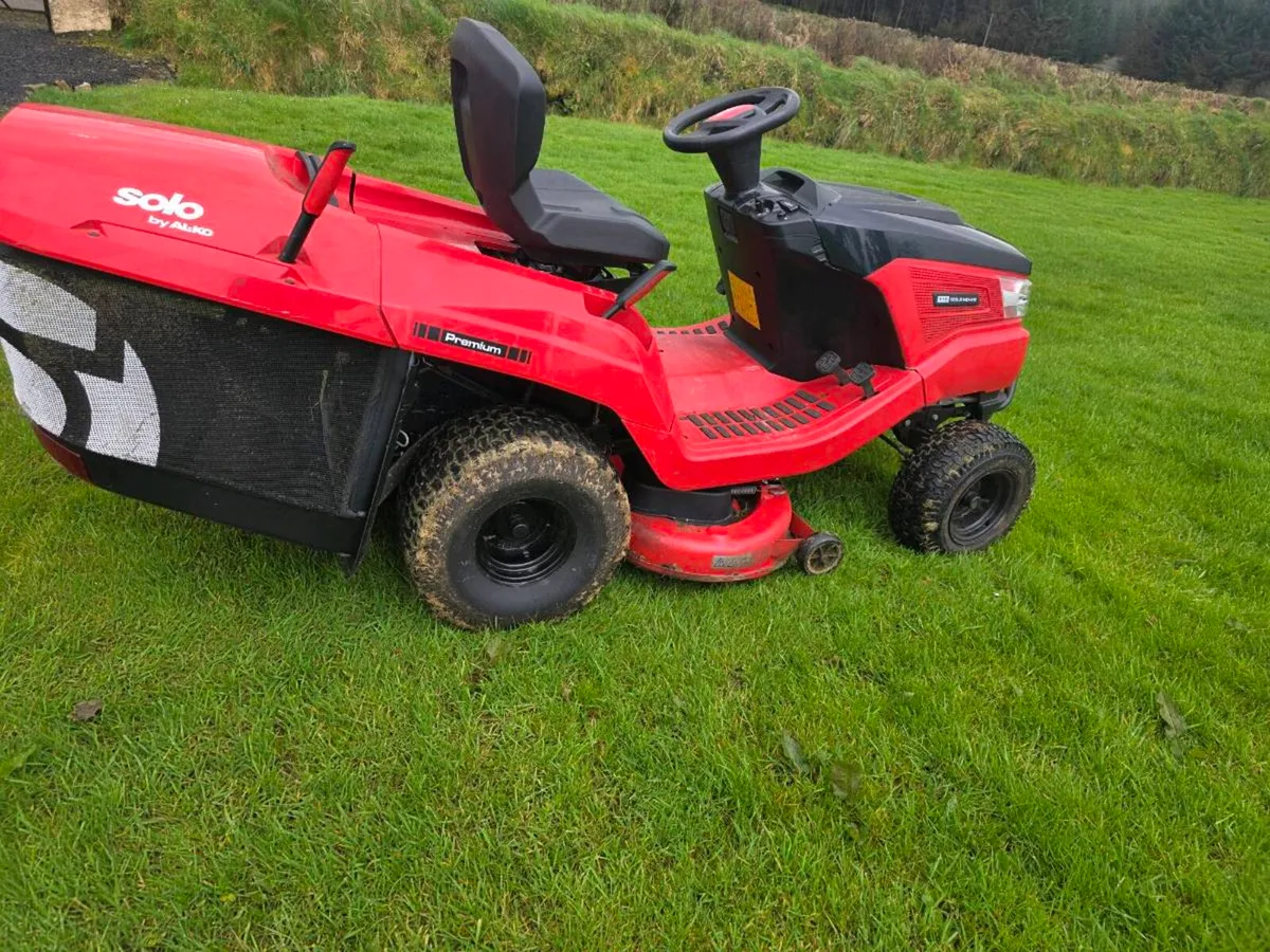 Solo by Al-Ko ride-on lawnmower  in mint condition - Image 3
