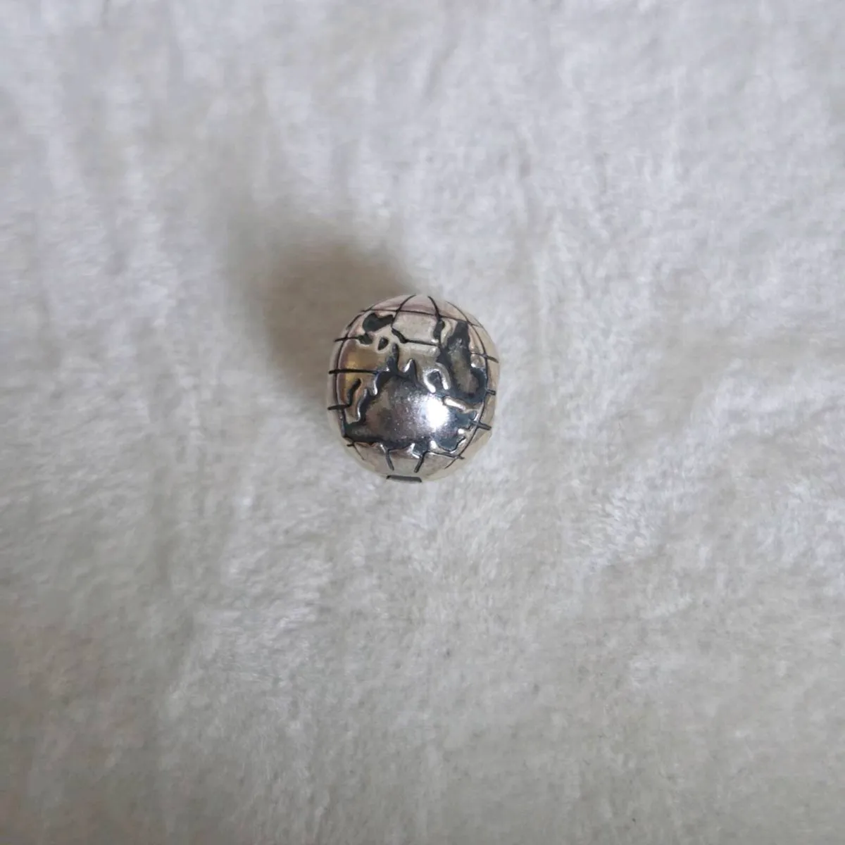Pandora the world globe charm clip - Image 3