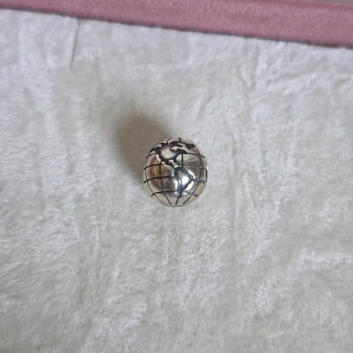 Pandora the world globe charm clip - Image 1
