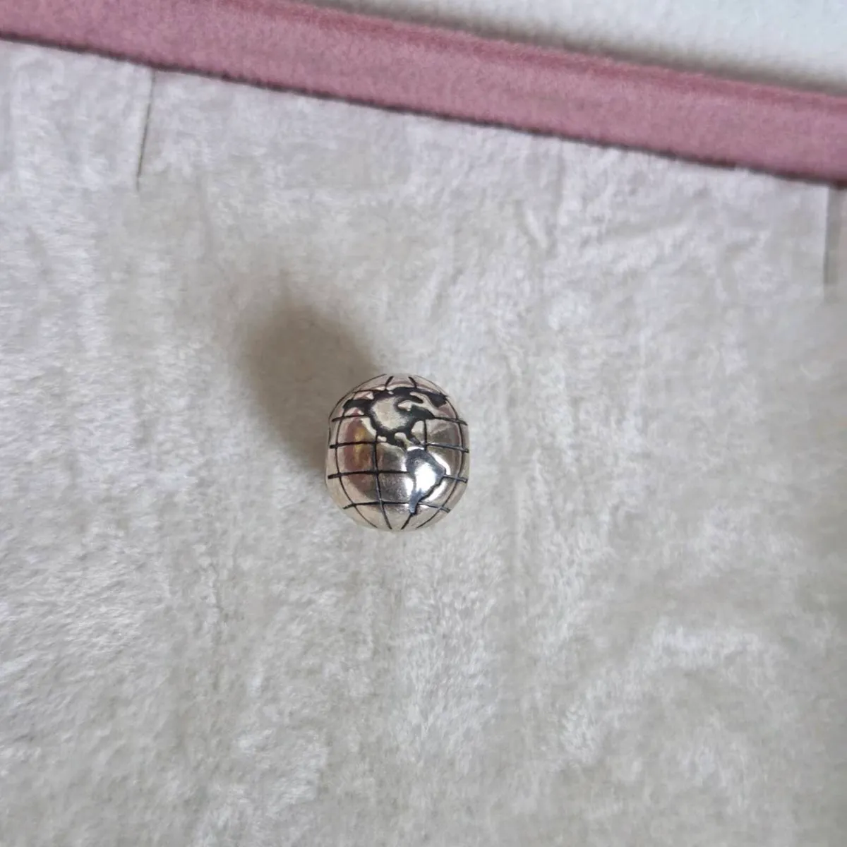 Pandora the world globe charm clip - Image 2
