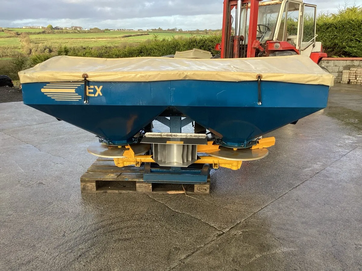 6. FERT SPREADERS €1000  €2400  SEE PICTURES - Image 2